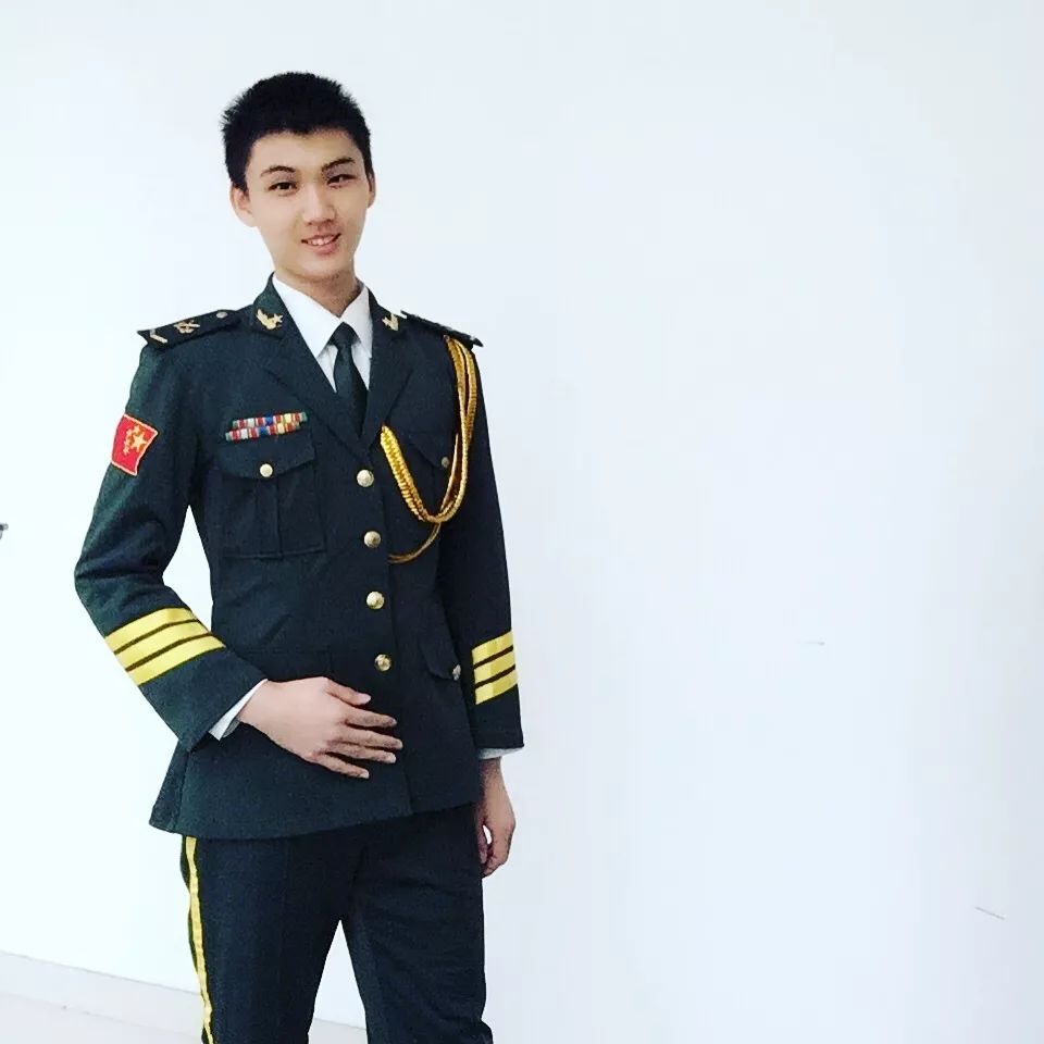 上戏的他们身披戎装